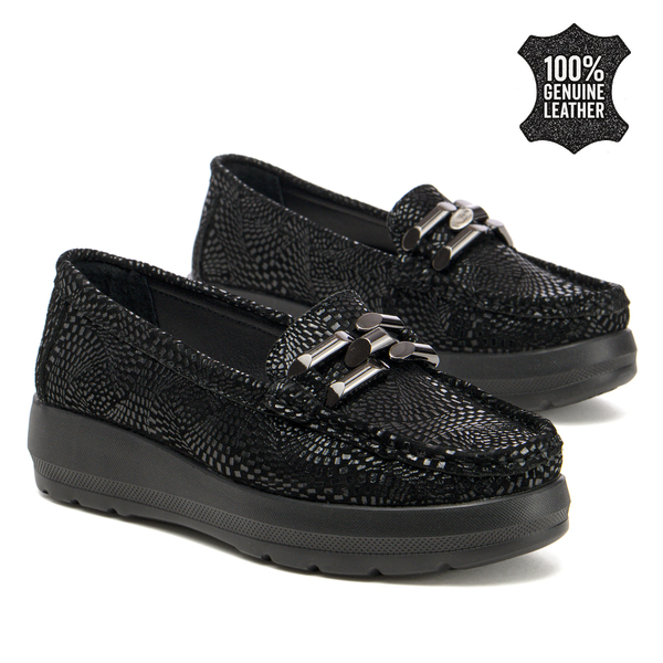 Дамски мокасини от естествена кожа – съвременно излъчване с акцентни детайли, комфорт при носене, сигурност и модерна визия DP7652 black PT