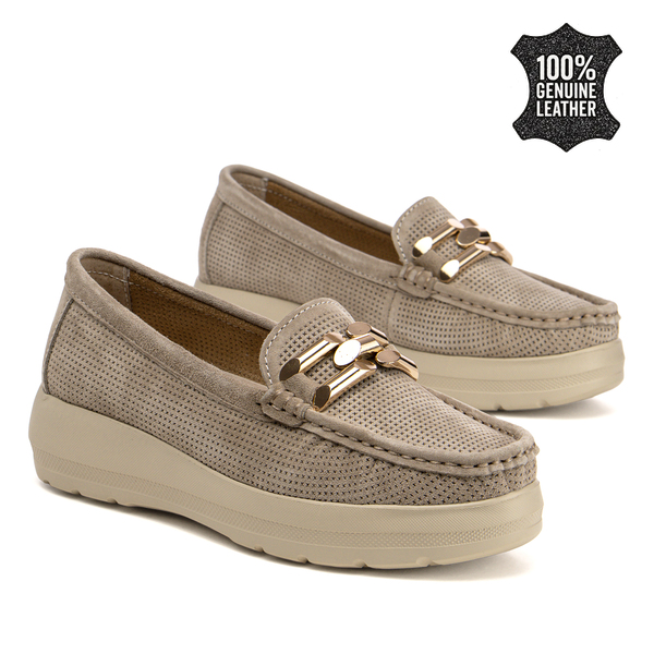 Дамски мокасини от естествена кожа – съвременно излъчване с акцентни детайли, комфорт при носене, сигурност и модерна визия DP7652 beige