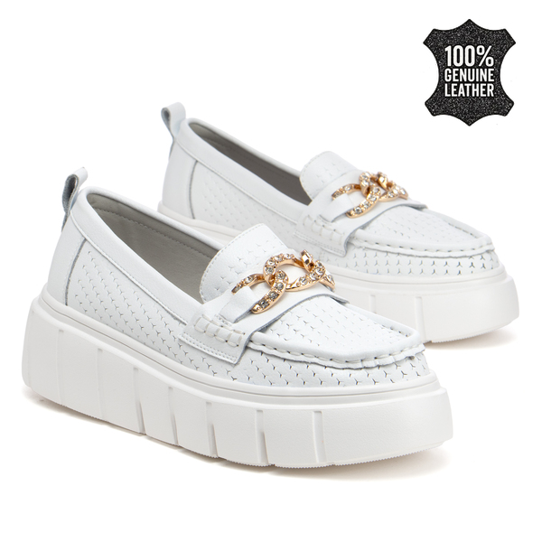Дамски мокасини от естествена кожа – стилен модел с декоративен метален акцент и дебела подметка за модерно ежедневие FT127 white