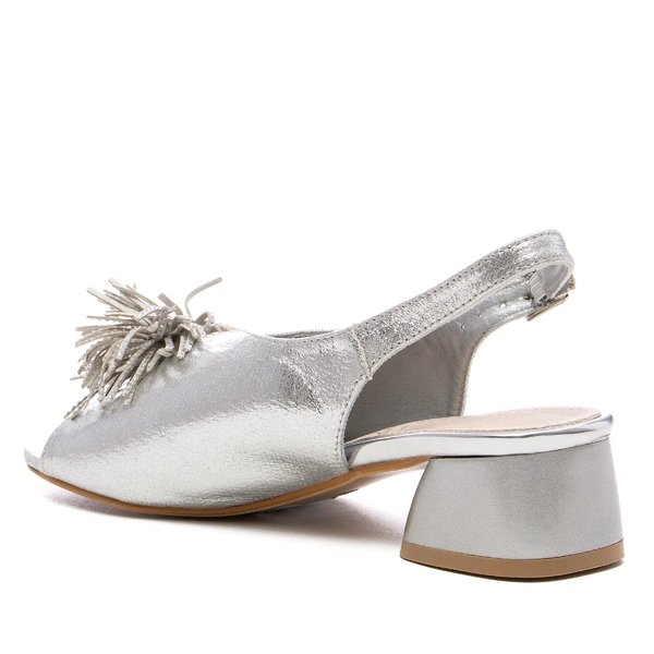 Дамски сандали на нисък ток LE0111 silver