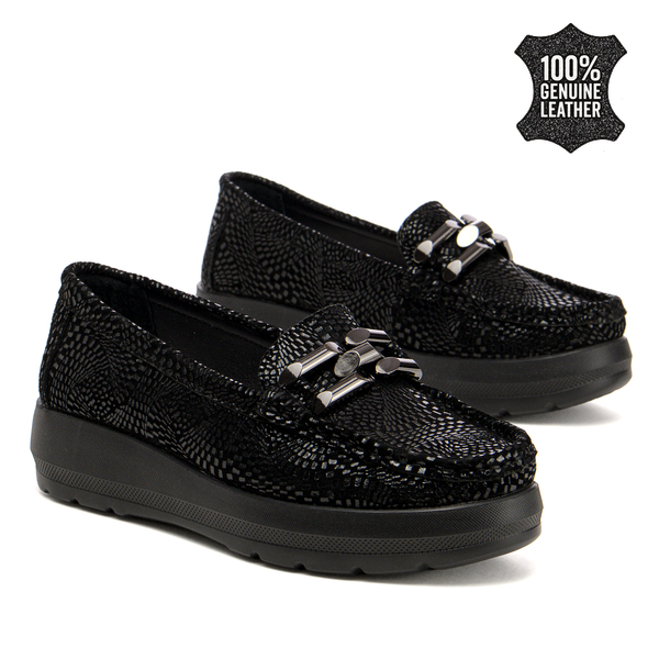 Дамски мокасини от естествена кожа – съвременно излъчване с акцентни детайли, комфорт при носене, сигурност и модерна визия DP7652 black PT