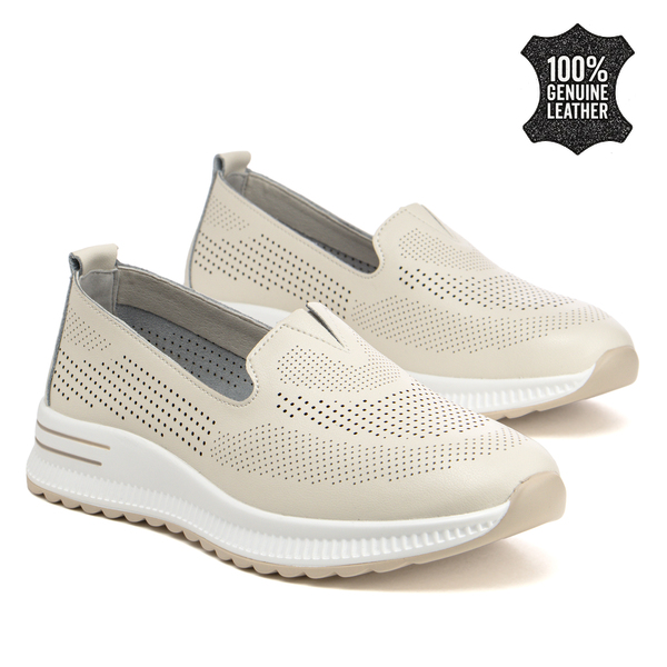 Дамски обувки от естествена кожа – изчистен дизайн с фини перфорации и удобна подметка подходящи за ежедневно носене DP7611 beige
