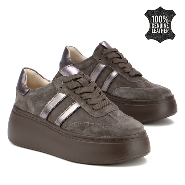 Дамски кецове от естествен велур – елегантен модел с повдигната подметка, комфортна вътрешна част и визия, която се откроява с лекота XW1051 coffee