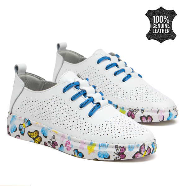 Дамски кецове от естествена кожа – стилен модел с фина перфорация и декоративна подметка с пъстър принт пеперуди за елегантно ежедневно присъствие FT134 white/blue