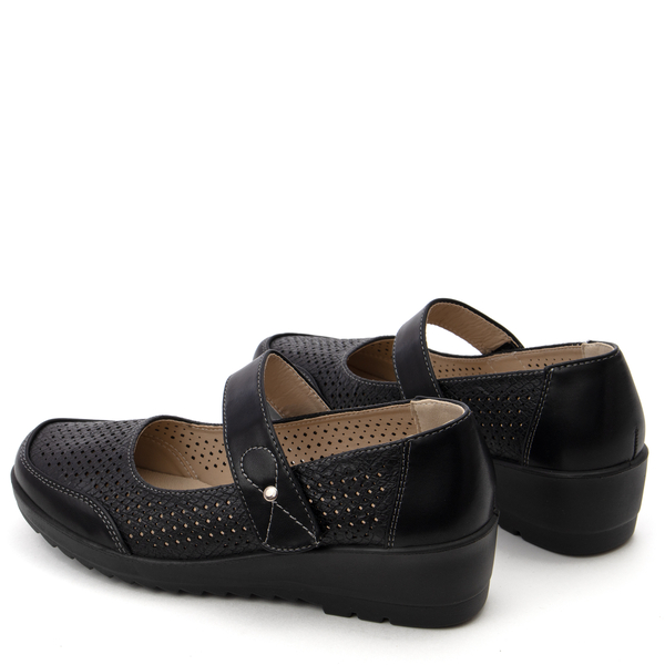 Леки дамски обувки с перфорирани детайли и ергономична подметка за удобно ходене YEHJ-220 black