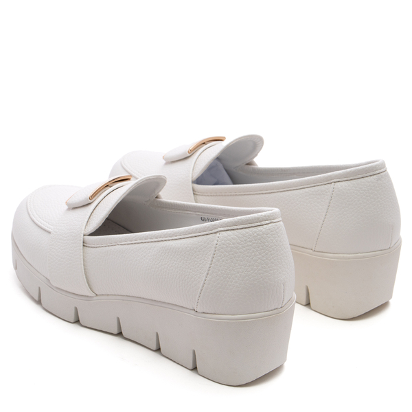 Елегантни дамски обувки с прецизна изработка и максимален комфорт за целодневно носене FL6000 white