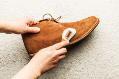 Как правилно да почистваме велурени обувки?