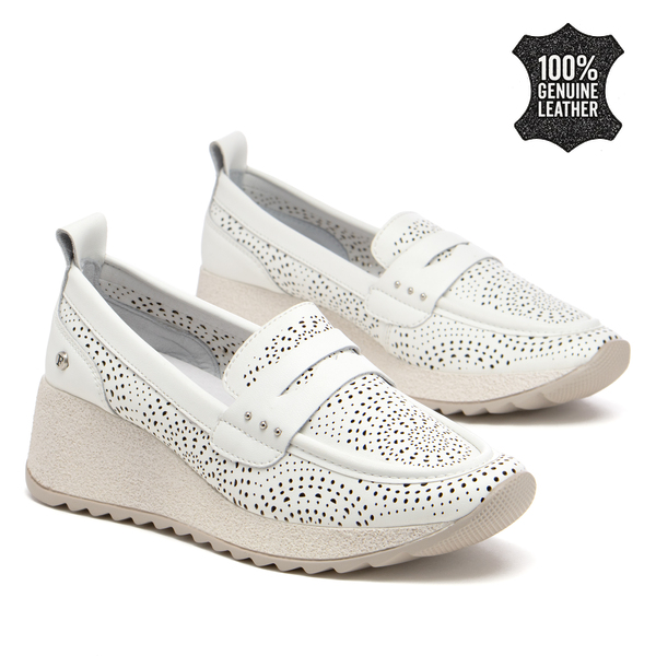 Дамски обувки от естествена кожа – стилен модел на ниска платформа с декоративни отвори и мека вътрешна част за удобство през целия ден DP7544 white