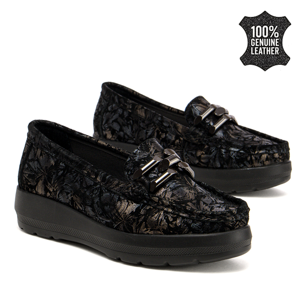 Дамски мокасини от естествена кожа – съвременно излъчване с акцентни детайли, комфорт при носене, сигурност и модерна визия DP7652 black FL