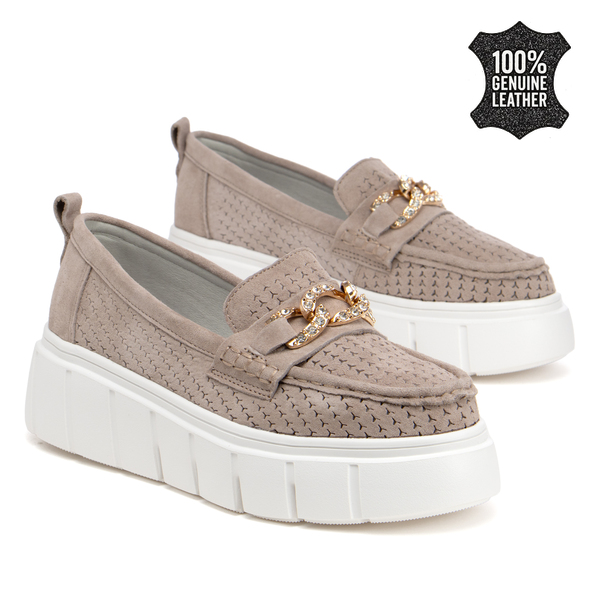 Дамски мокасини от естествен велур – стилен модел с декоративен метален акцент и дебела подметка за модерно ежедневие FT127 sand