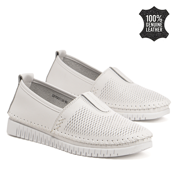 Дамски обувки от естествена кожа – удобни за всекидневно носене с мека подметка и приятно усещане при ходене през целия ден DP7667 white