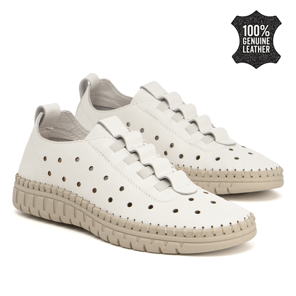 Дамски мокасини от естествена кожа – удобен ежедневен избор с перфорирана визия и меко усещане за продължително носене DP7619 white