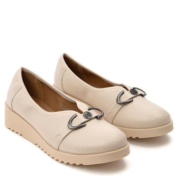 Дамски обувки с модерна визия и мека стелка за ежедневна употреба и дълготрайно удобство WH512 beige