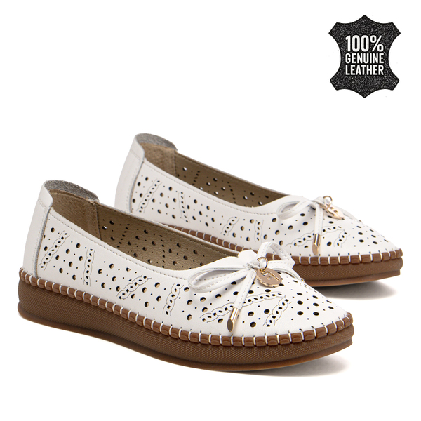 Дамски обувки от естествена кожа – модерно излъчване с фина перфорация и стабилна подметка за активно ежедневие DP7664 white