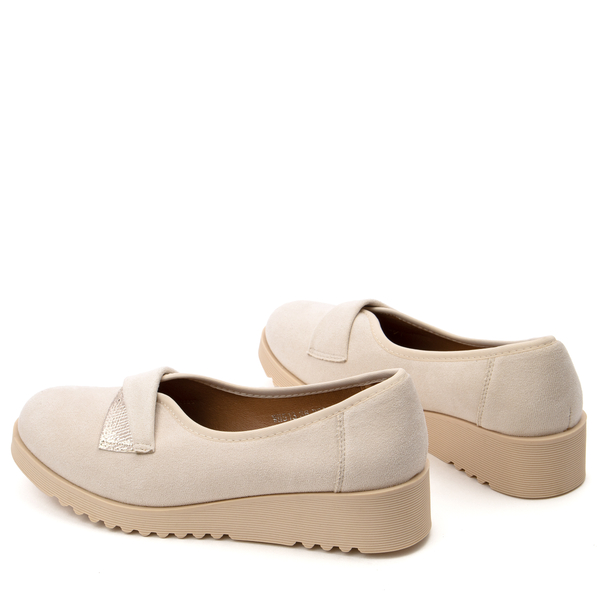 Висококачествени дамски обувки с изчистен дизайн и удобна подметка за максимален комфорт WH513 beige