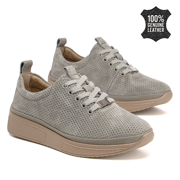 Дамски обувки от естествен велур – изчистена визия с перфорирана повърхност и удобно усещане при ежедневно носене с мека вътрешност DP7571 beige