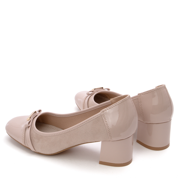 Елегантни дамски обувки с декоративна панделка и нисък ток Q0-665 beige