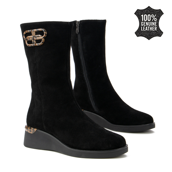 Дамски боти от естествен велур – внимателно оформен дизайн с удобна височина и плавни линии за стилно и балансирано ежедневие DBT7207 black