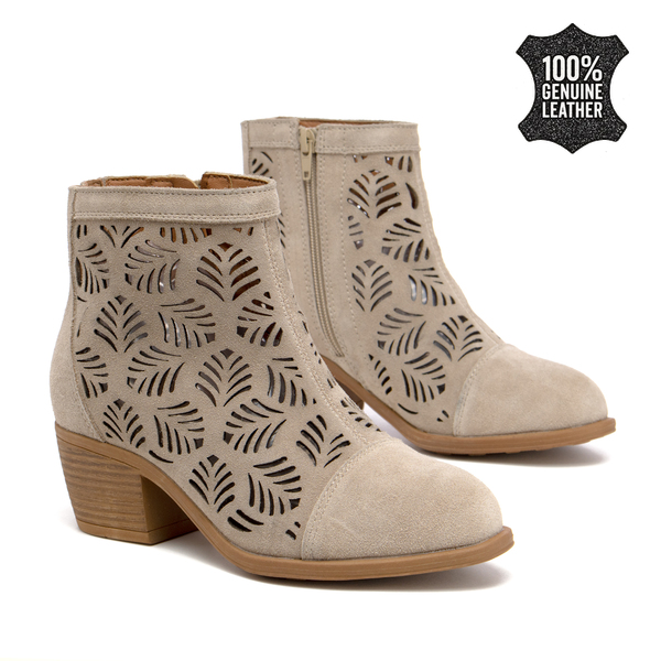 Дамски боти с перфорация от естествен велур – елегантен модел с декоративни отвори, стабилен ток и страничен цип за удобство при ежедневно носене DBT7878 beige