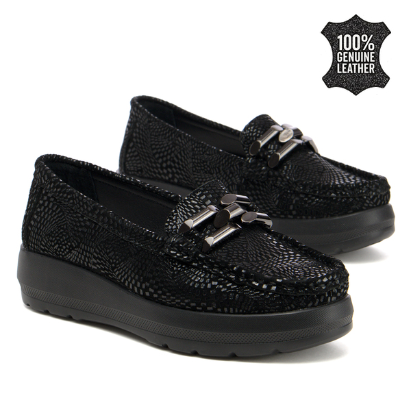 Дамски мокасини от естествена кожа – съвременно излъчване с акцентни детайли, комфорт при носене, сигурност и модерна визия DP7652 black PT