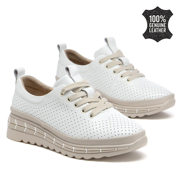 Дамски обувки от естествена кожа – модерен модел с фина перфорация и стабилна подметка на ниска платформа за комфорт в ежедневието DP7803 white