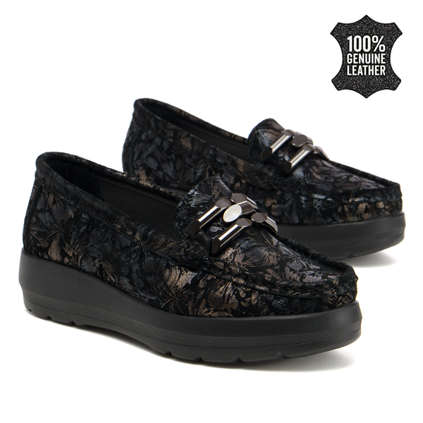 Дамски мокасини от естествена кожа – съвременно излъчване с акцентни детайли, комфорт при носене, сигурност и модерна визия DP7652 black FL