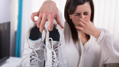 Как да се отървем от неприятната миризма от обувките?